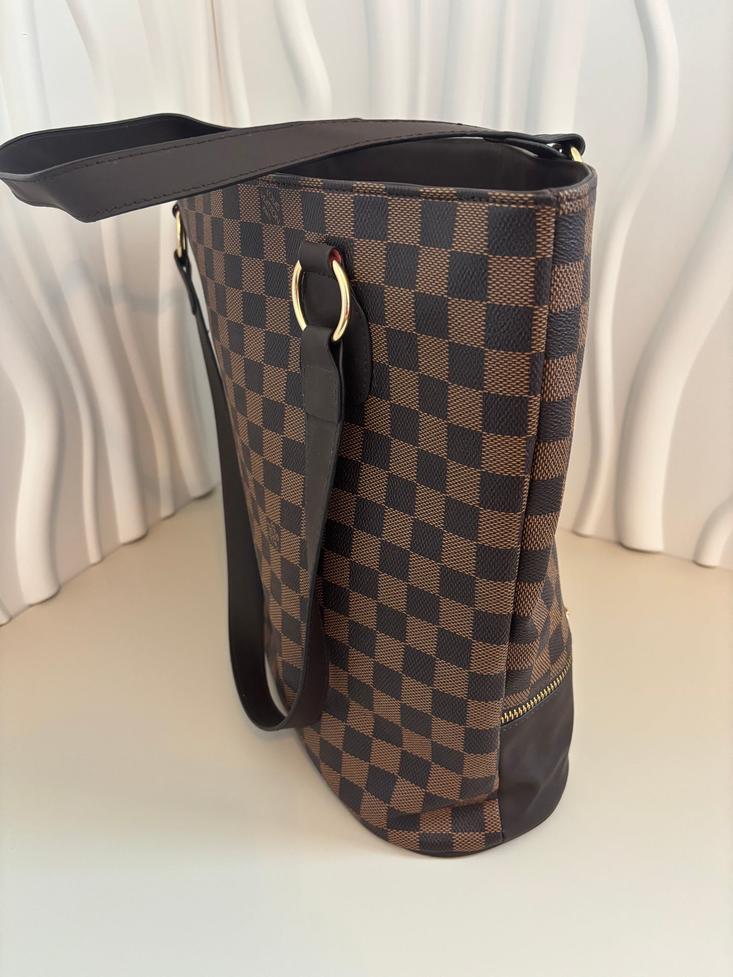 Chic Checkerboard Tote โ Red Lining (Inspired) โจ๐
