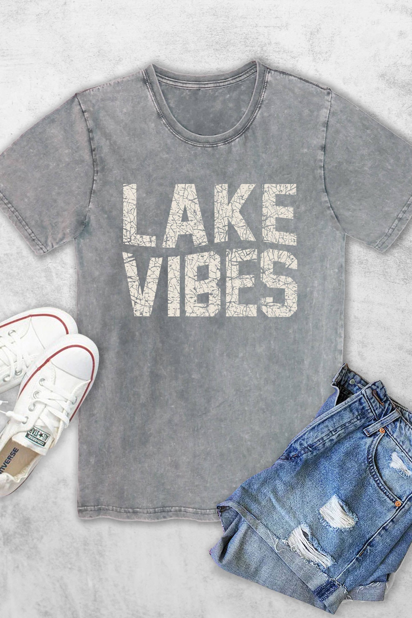 LAKE VIBES WOMEN'S VINTAGE GRAPHIC TSHIRTS