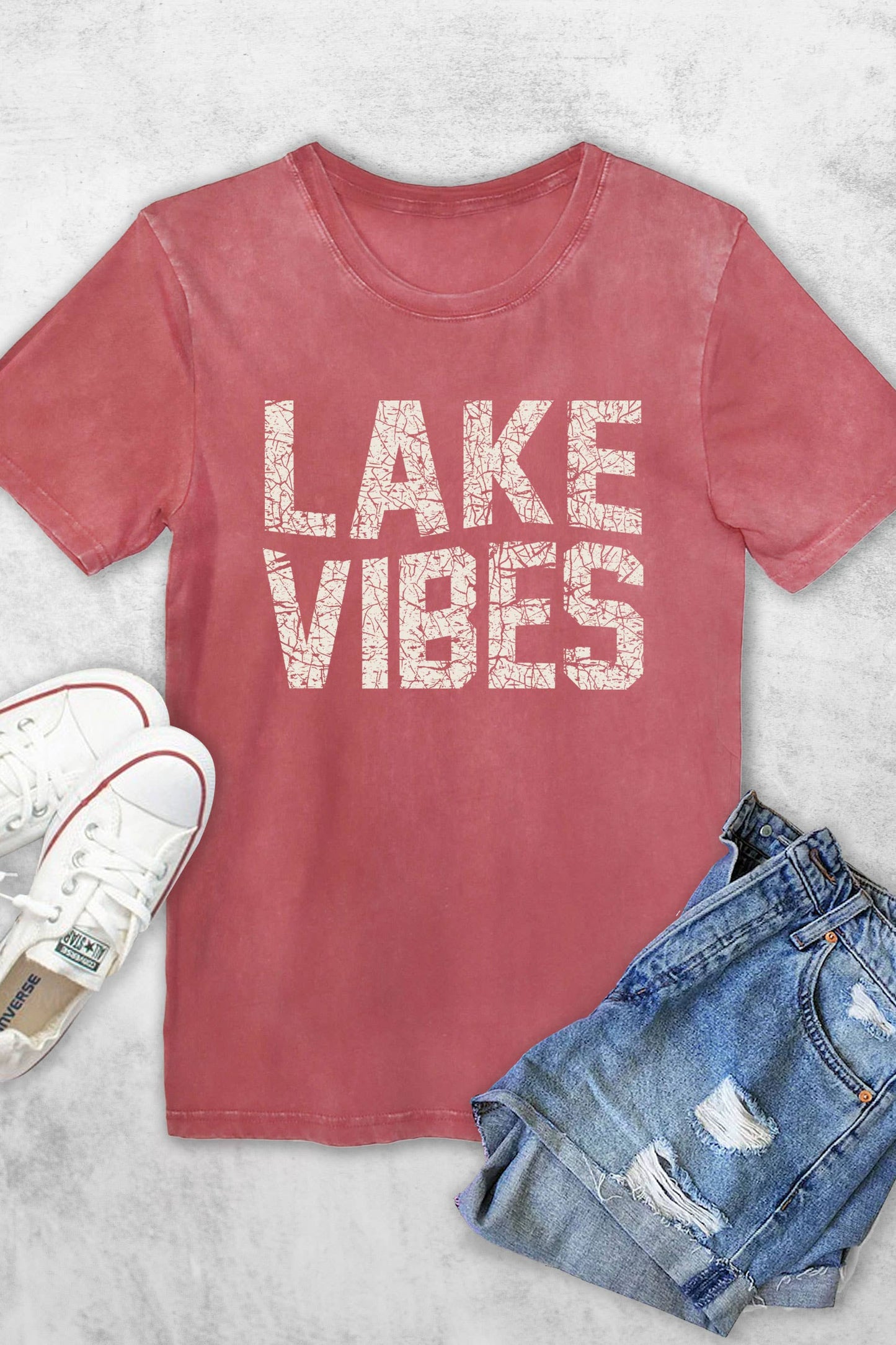 LAKE VIBES WOMEN'S VINTAGE GRAPHIC TSHIRTS