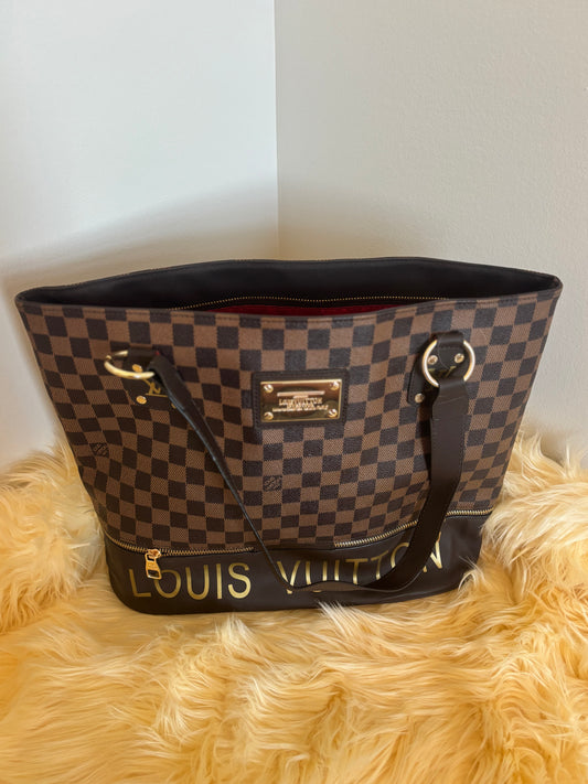 Chic Checkerboard Tote — Red Lining (Inspired) ✨👜
