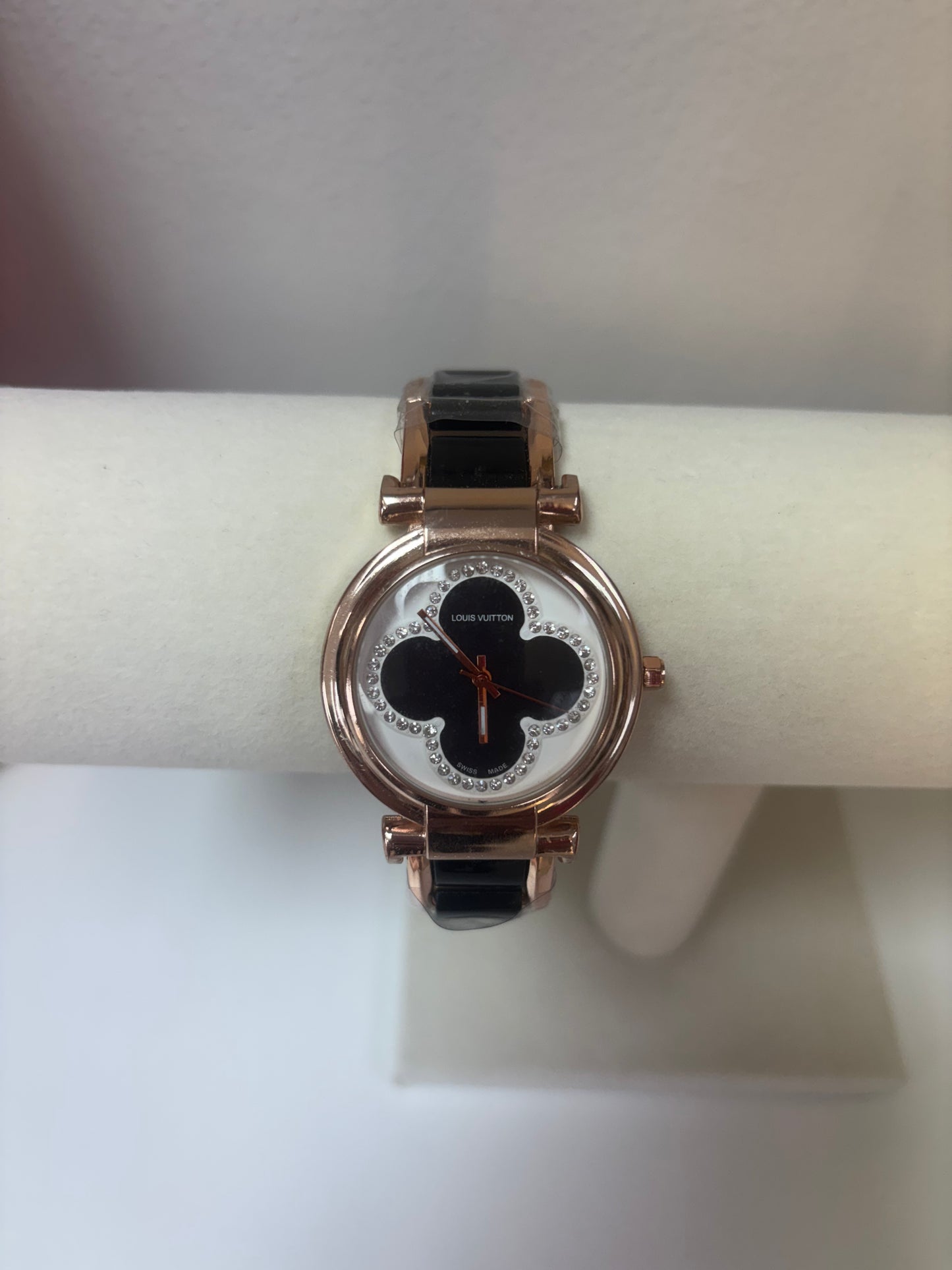 Inspired Rose Gold Clover Crystal Watch – Black & White Dial